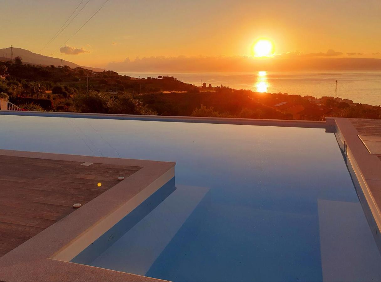 Villa Infinity ∞ Santa Teresa Di Riva Exteriör bild