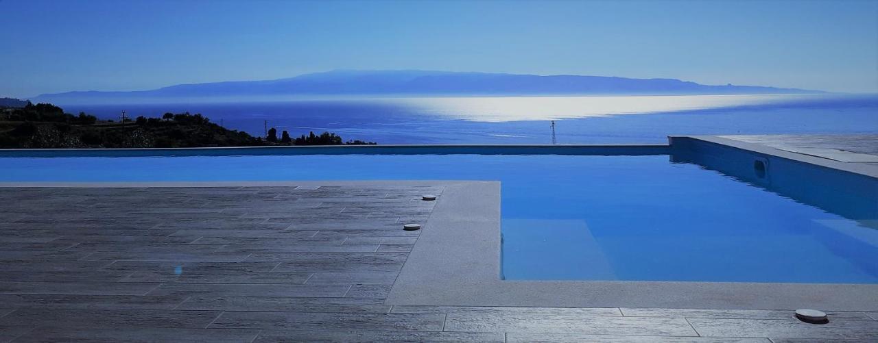 Villa Infinity ∞ Santa Teresa Di Riva Exteriör bild